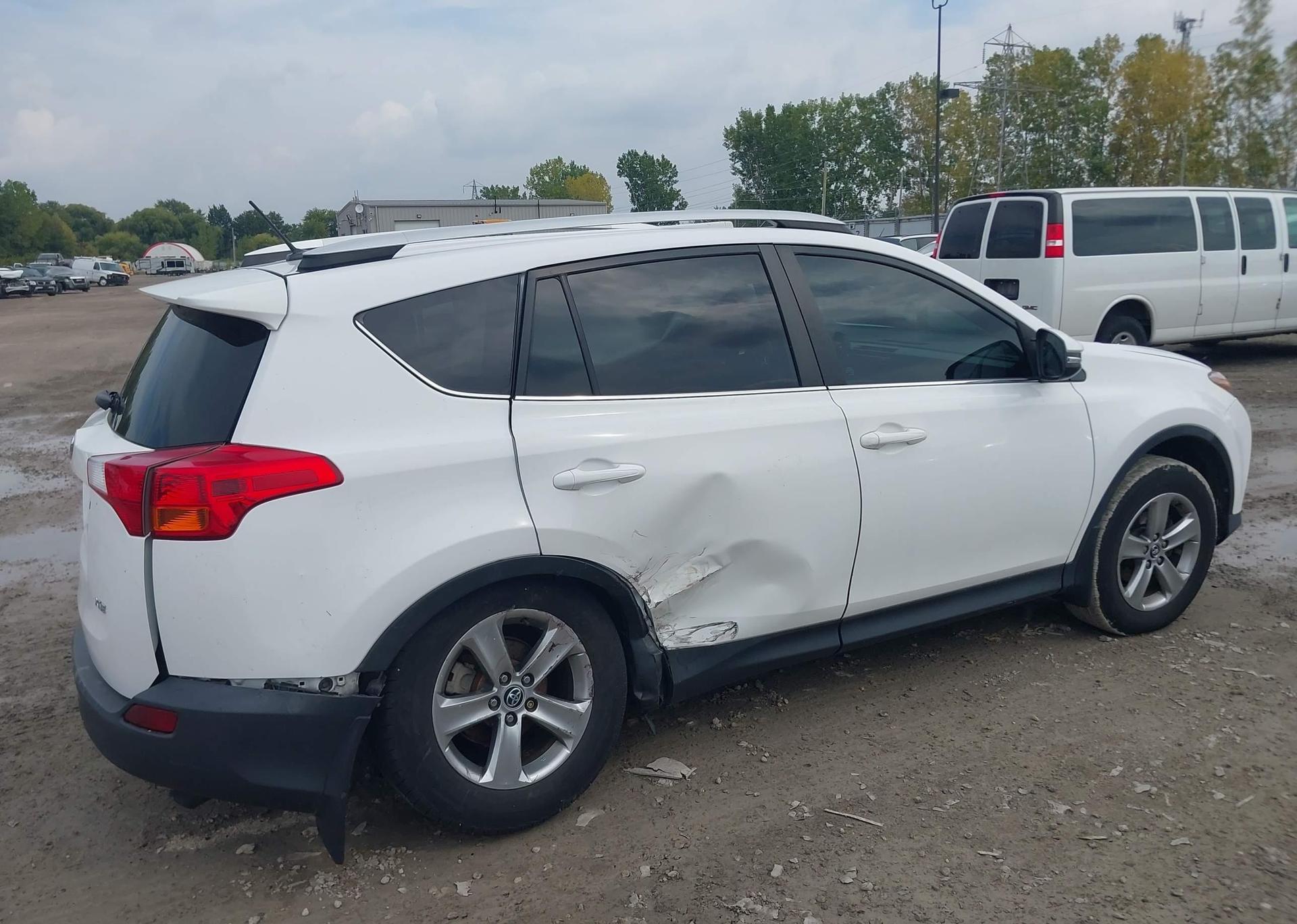 2015 TOYOTA RAV4 XLE