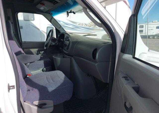2004 FORD ECONOLINE E450 SUPER DUTY CUTWY VAN