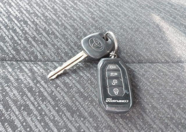 2012 TOYOTA SIENNA SE 8 PASSENGER