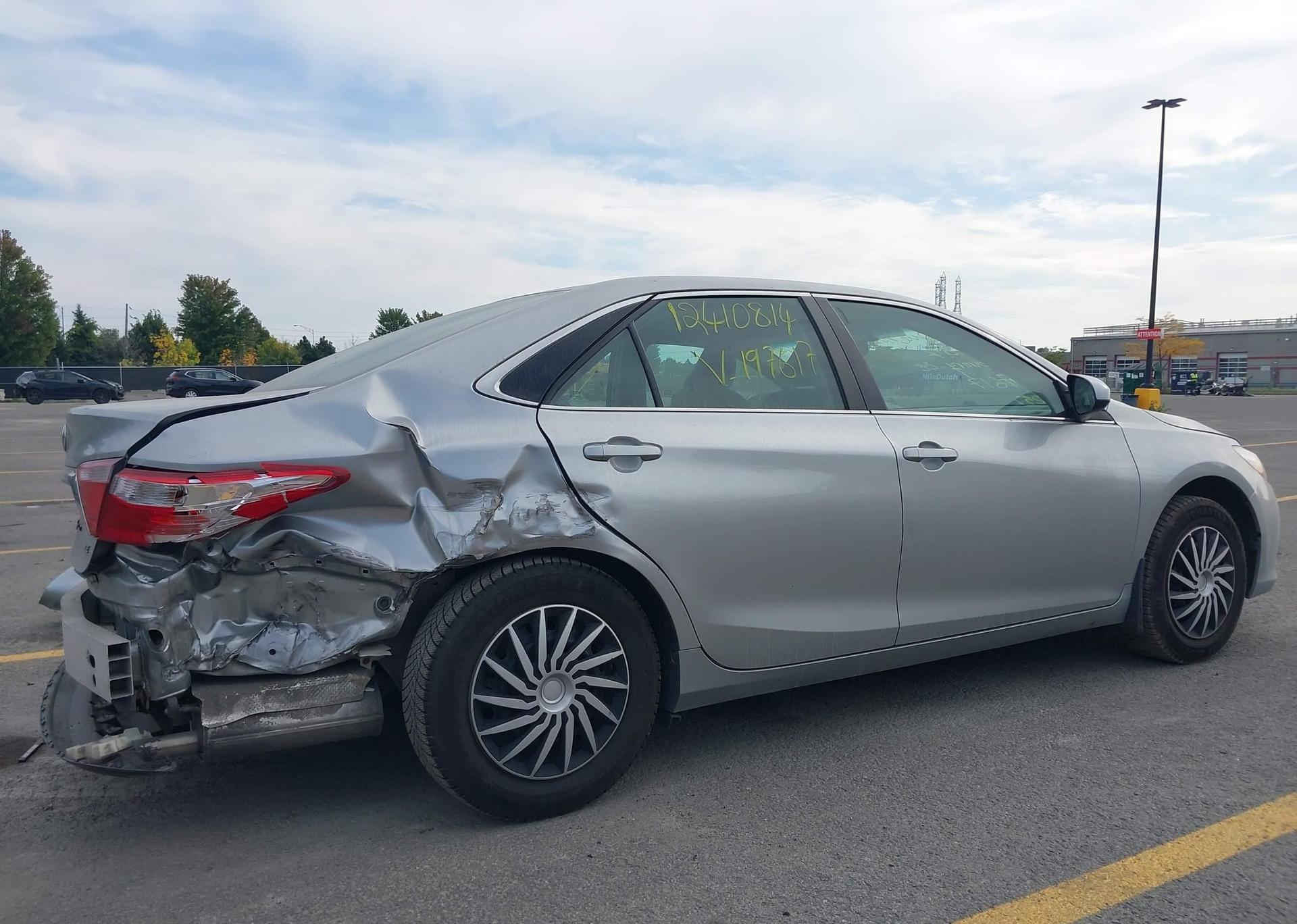 2016 TOYOTA CAMRY LE