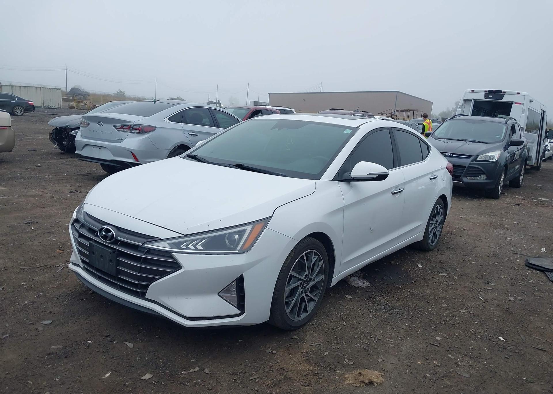 2019 HYUNDAI ELANTRA LUXURY