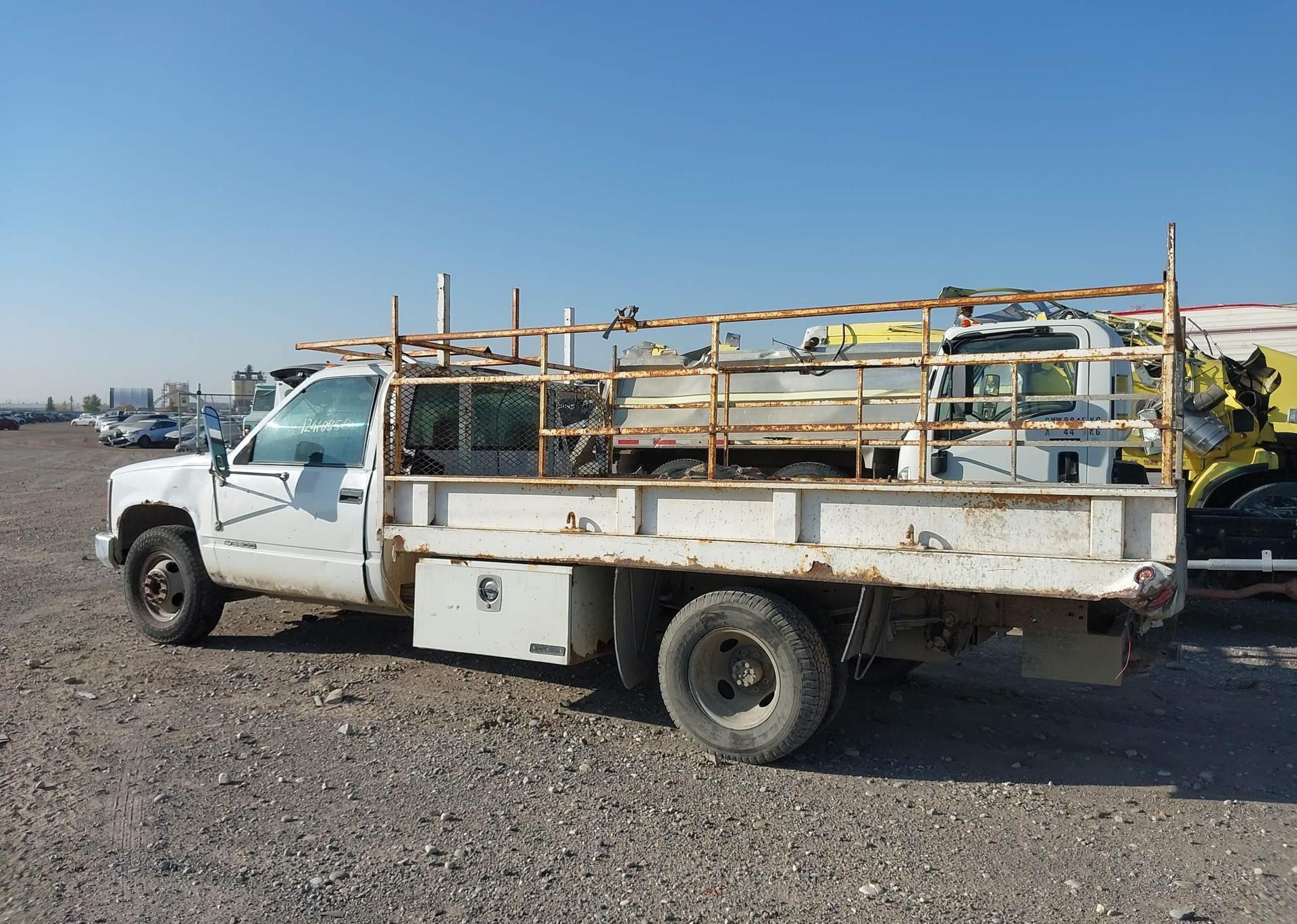 2000 CHEVROLET C3500 CHASSIS LS