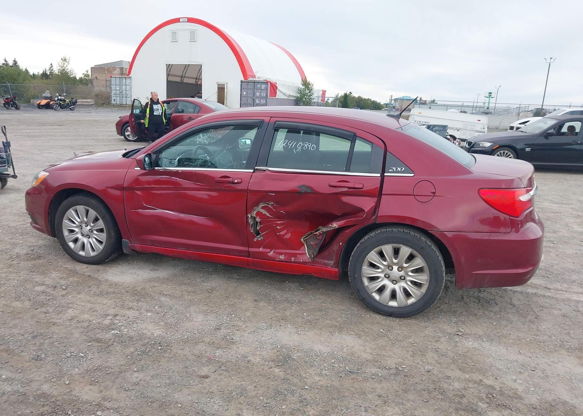2013 CHRYSLER 200 LX