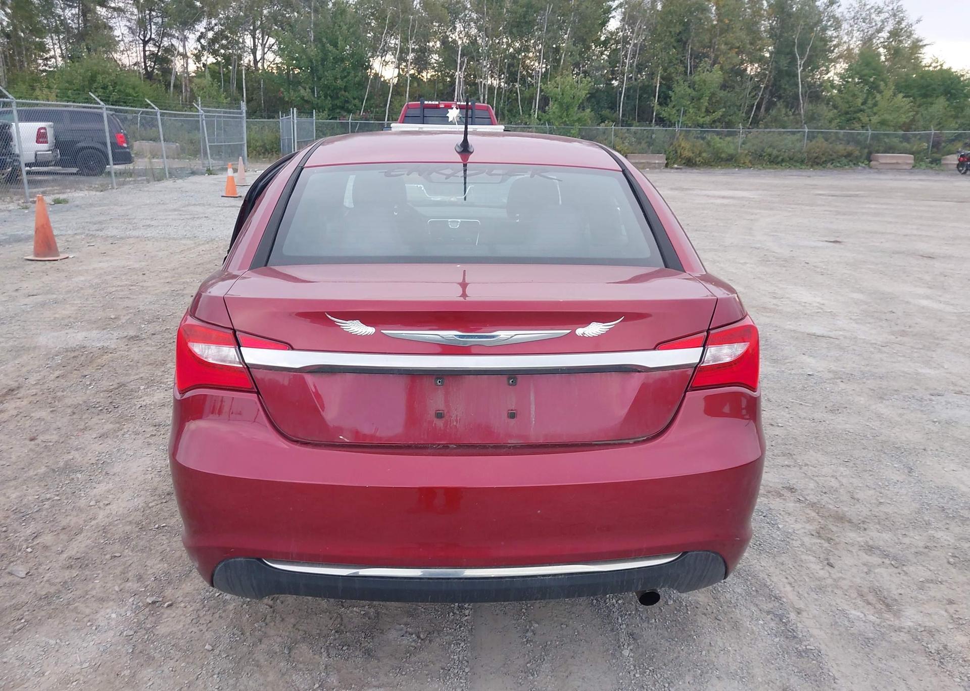 2013 CHRYSLER 200 LX