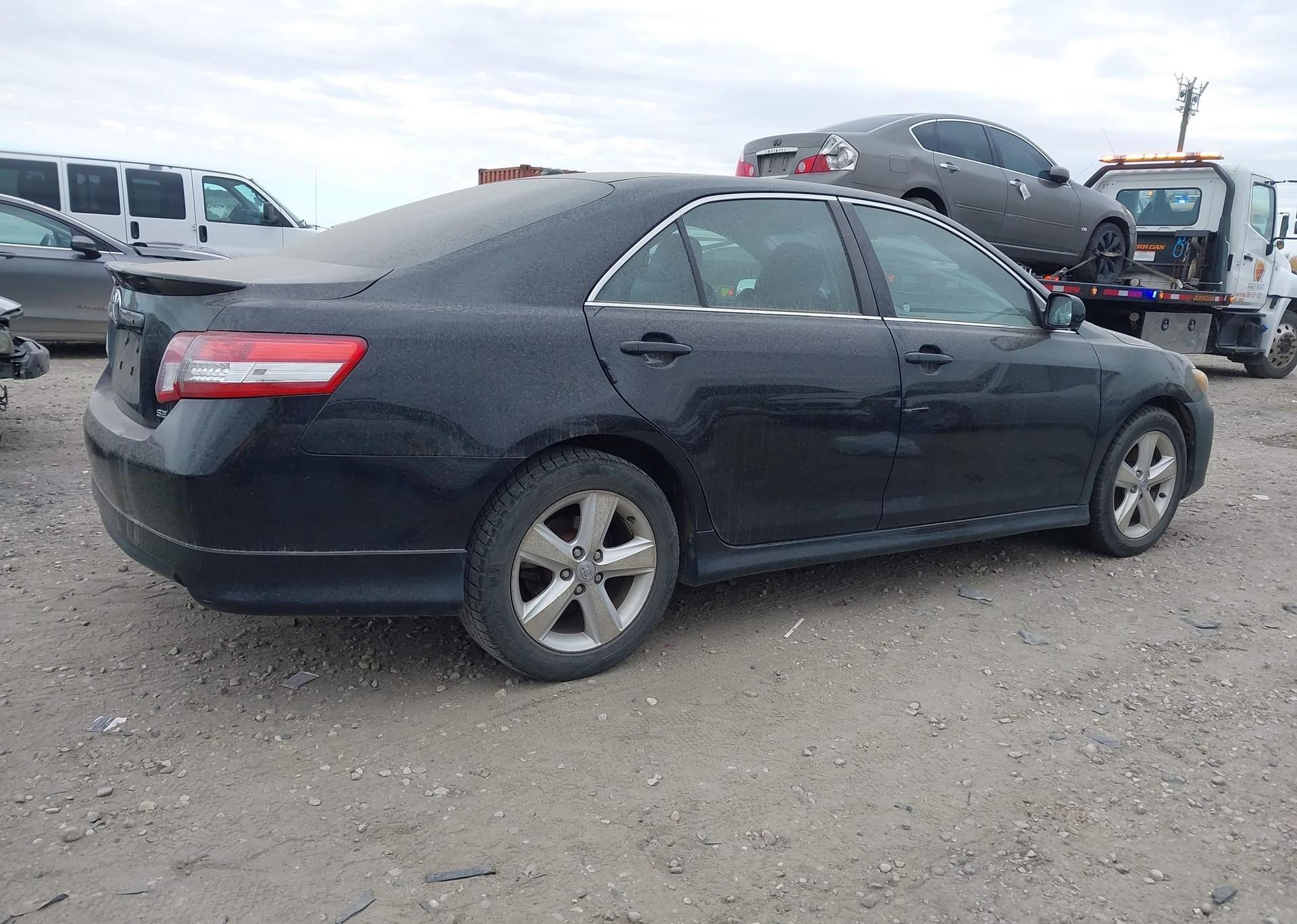 2011 TOYOTA CAMRY LE