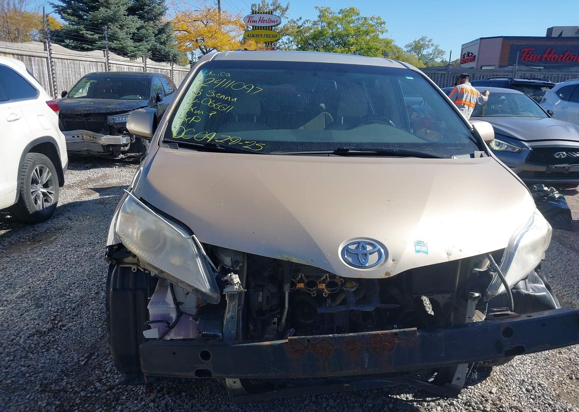 2013 TOYOTA SIENNA XLE