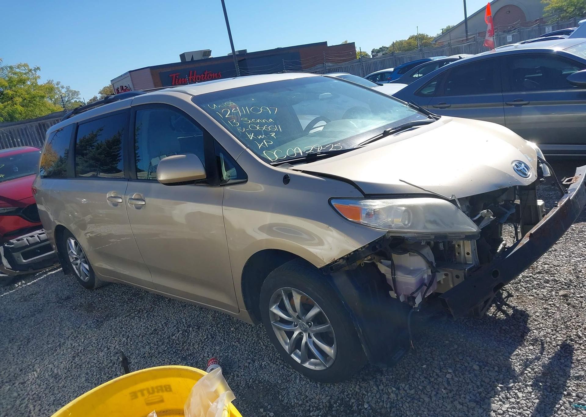 2013 TOYOTA SIENNA XLE
