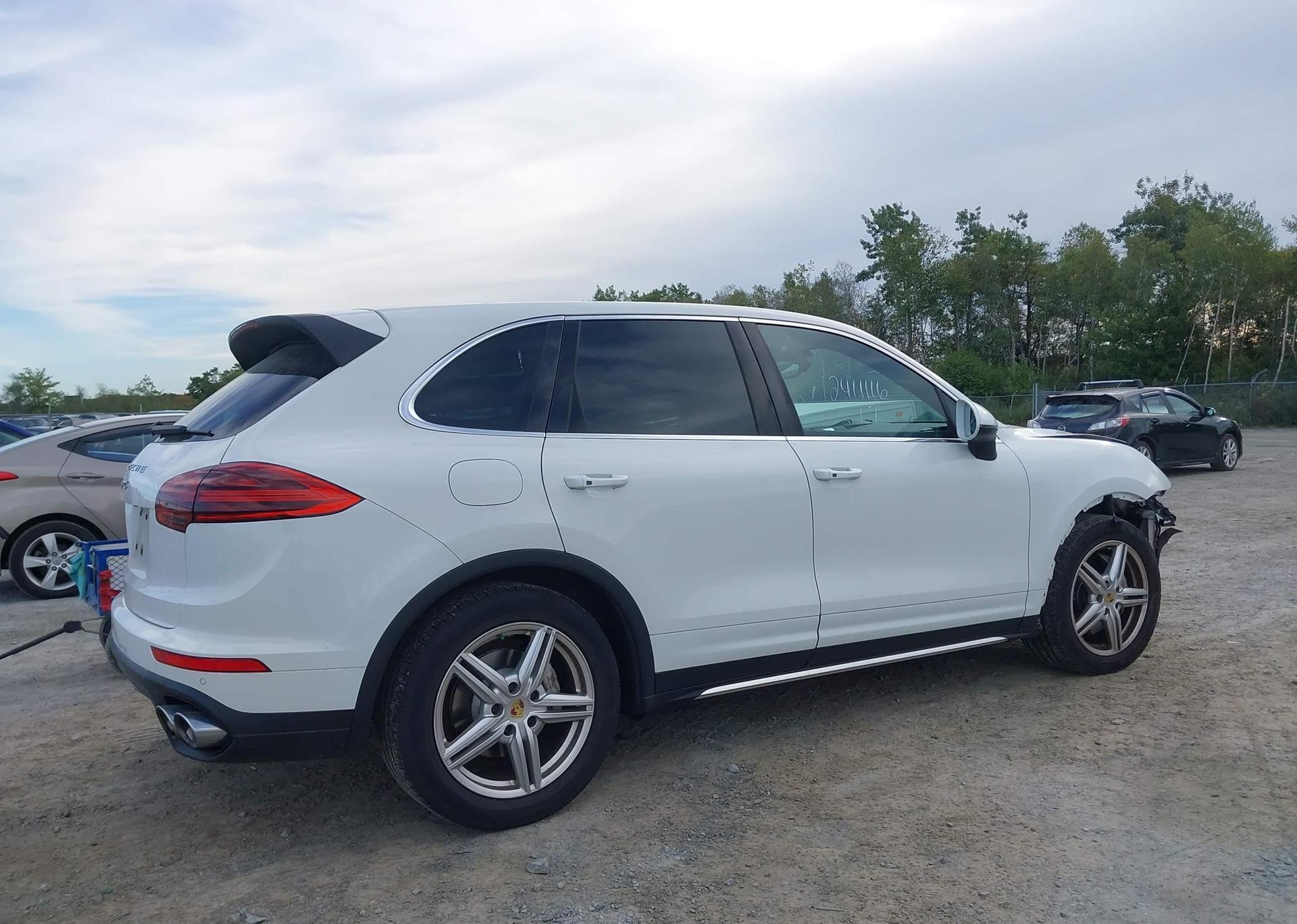 2017 PORSCHE CAYENNE S