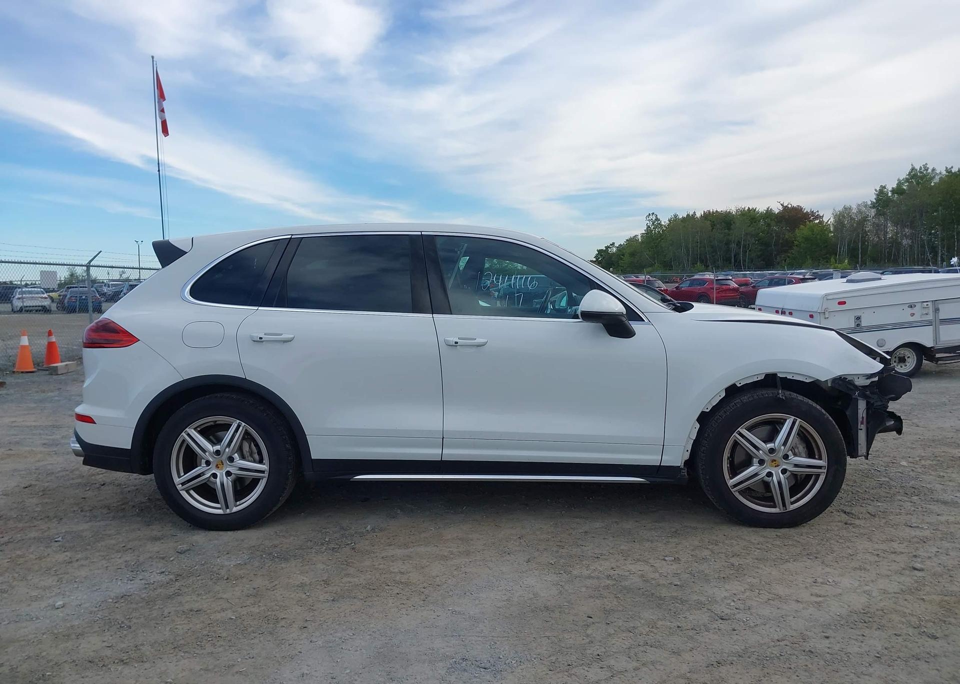 2017 PORSCHE CAYENNE S