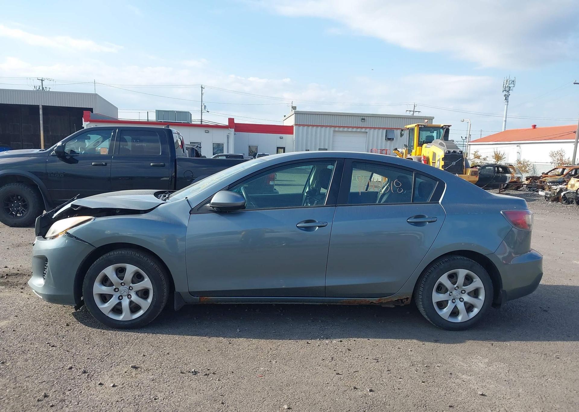 2012 MAZDA 3 I