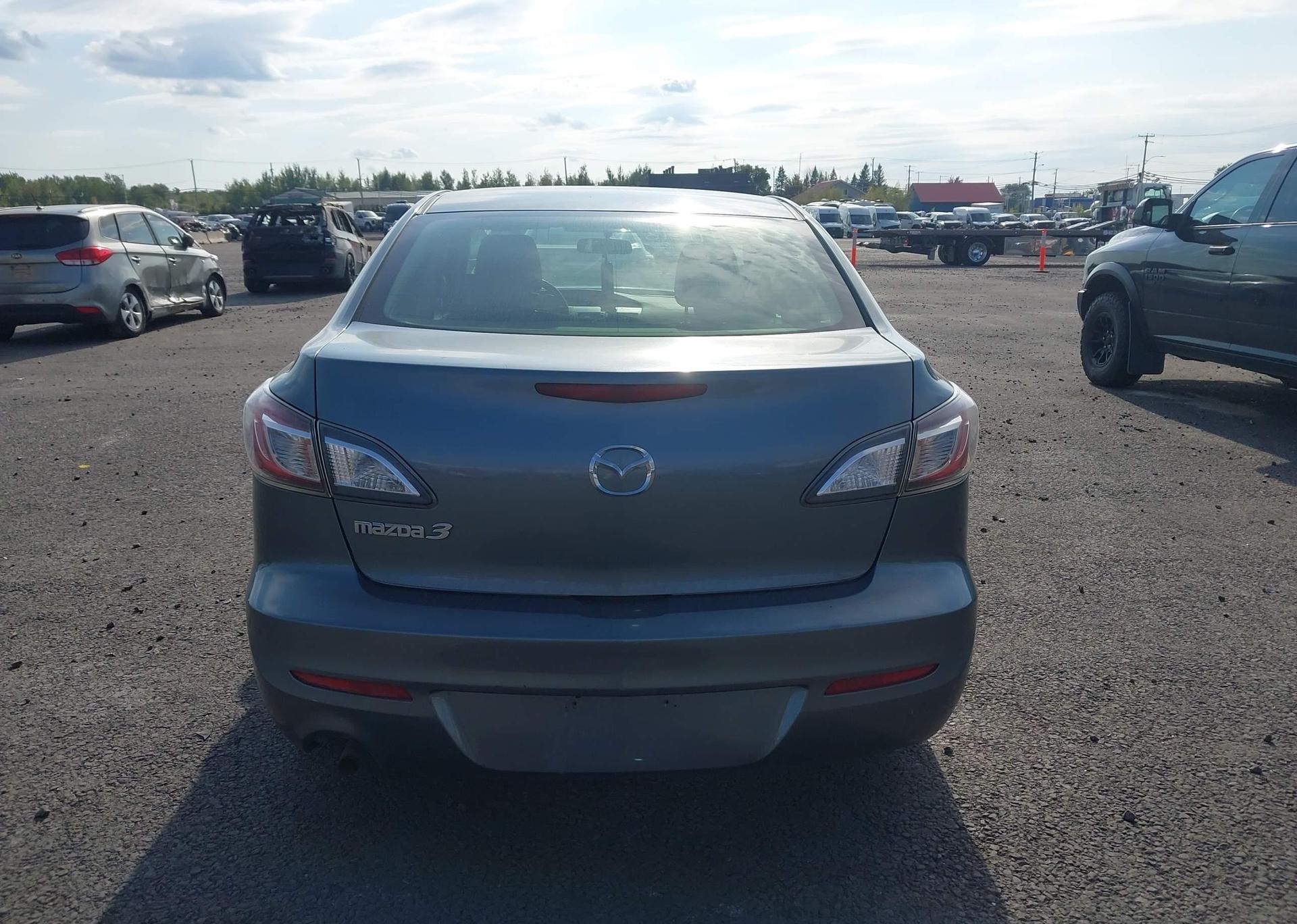 2012 MAZDA 3 I