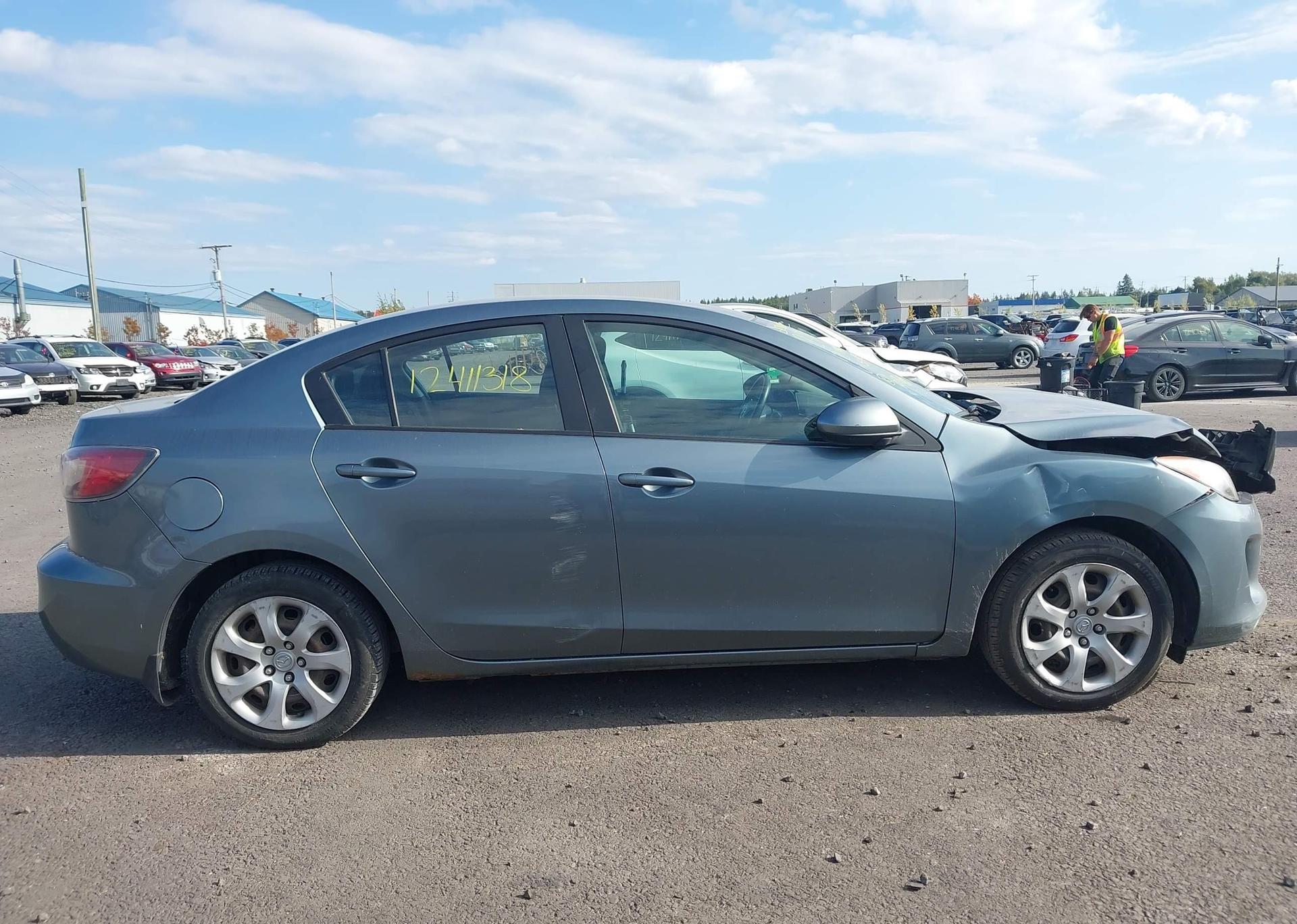 2012 MAZDA 3 I