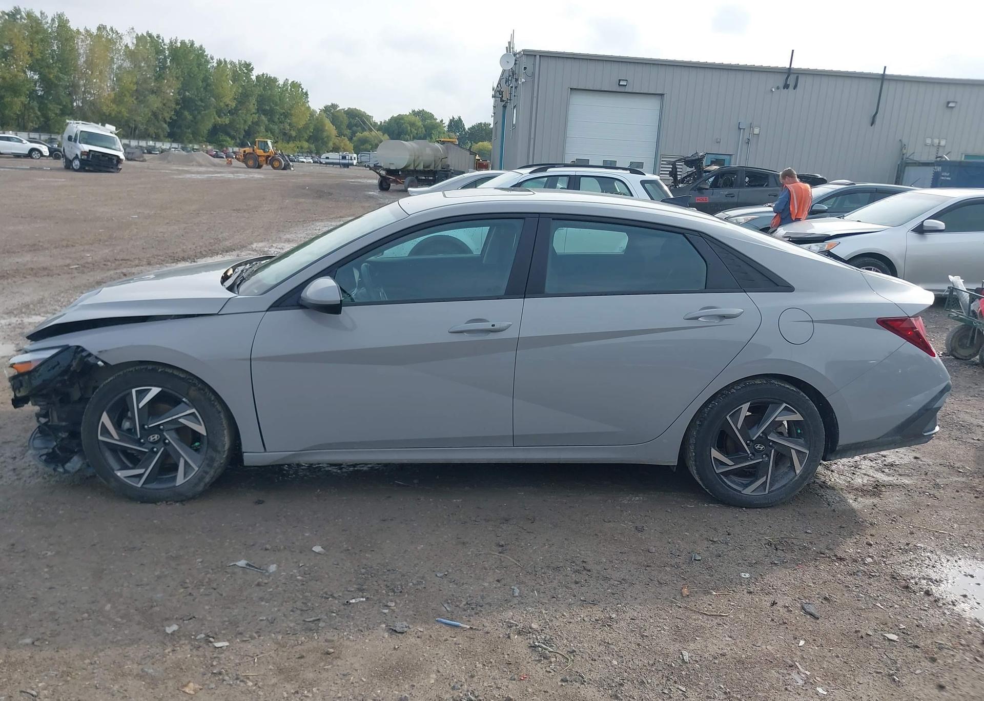 2024 HYUNDAI ELANTRA SEL