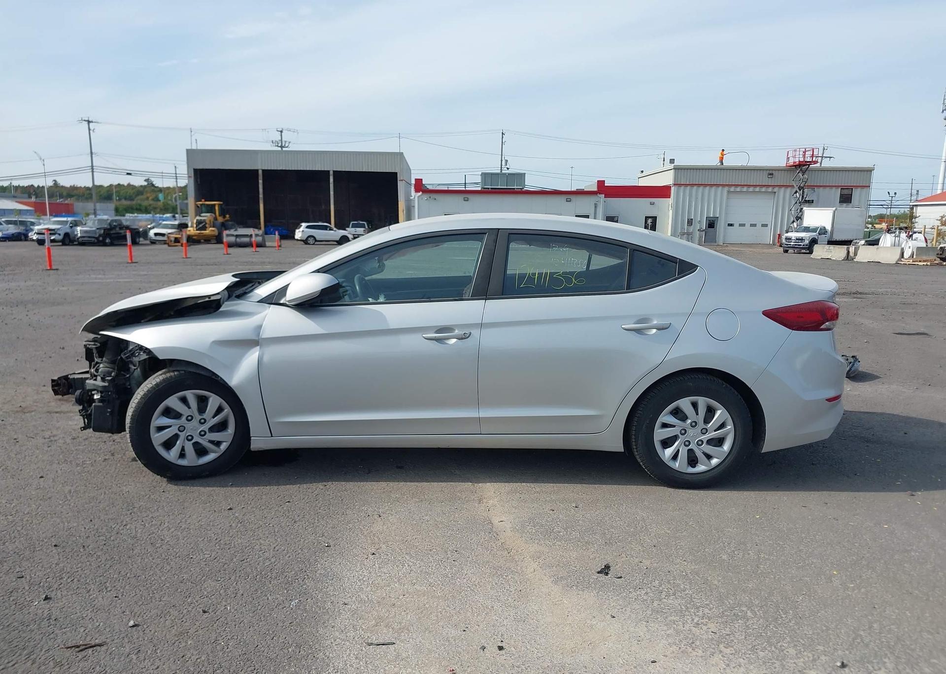 2018 HYUNDAI elantra se