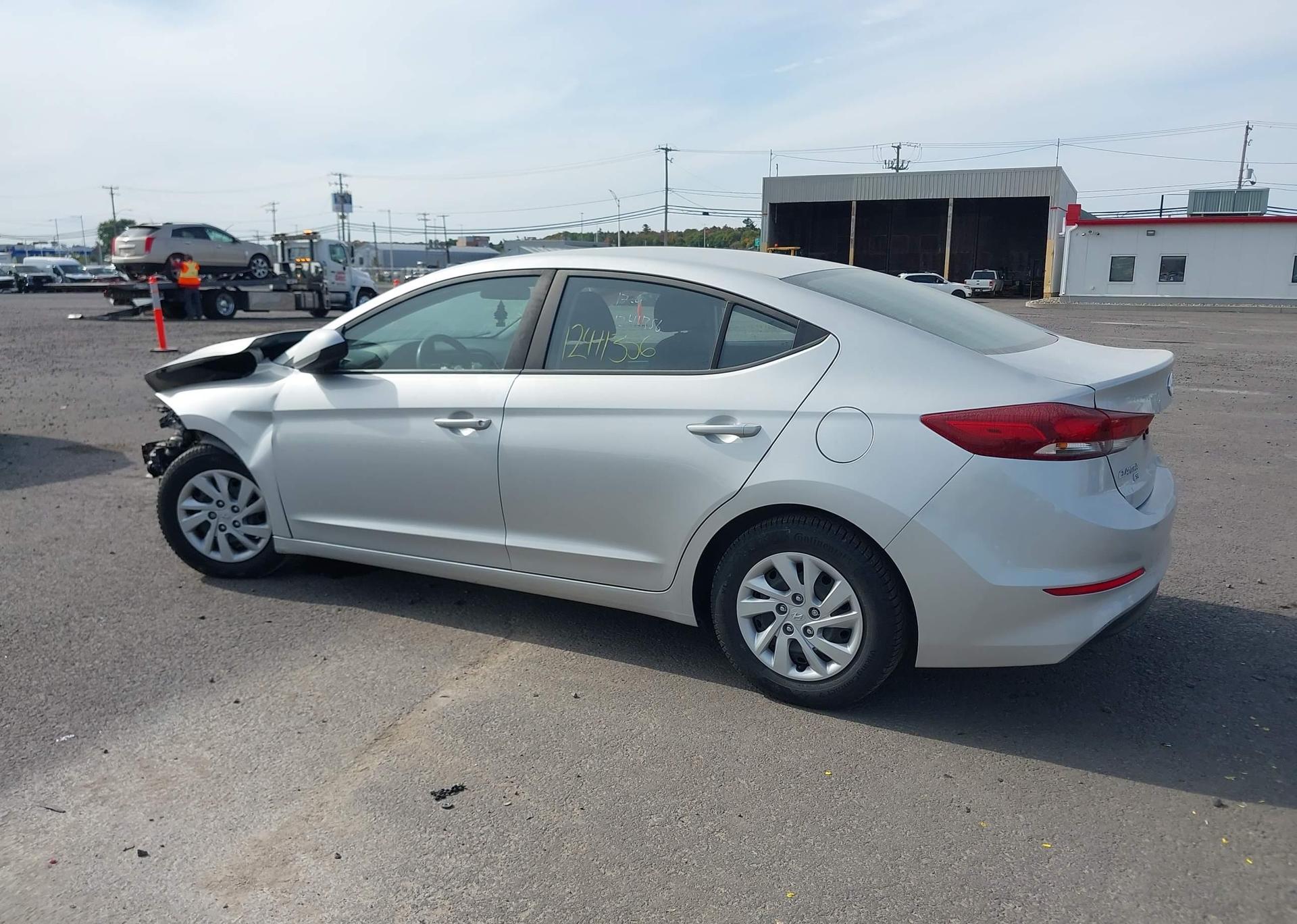 2018 HYUNDAI elantra se