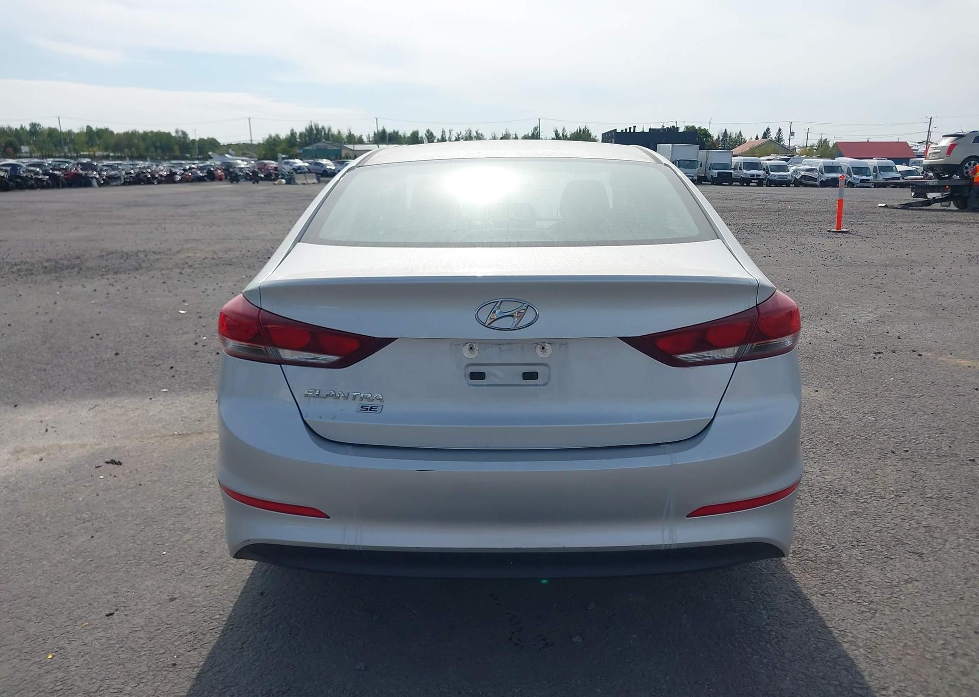 2018 HYUNDAI elantra se