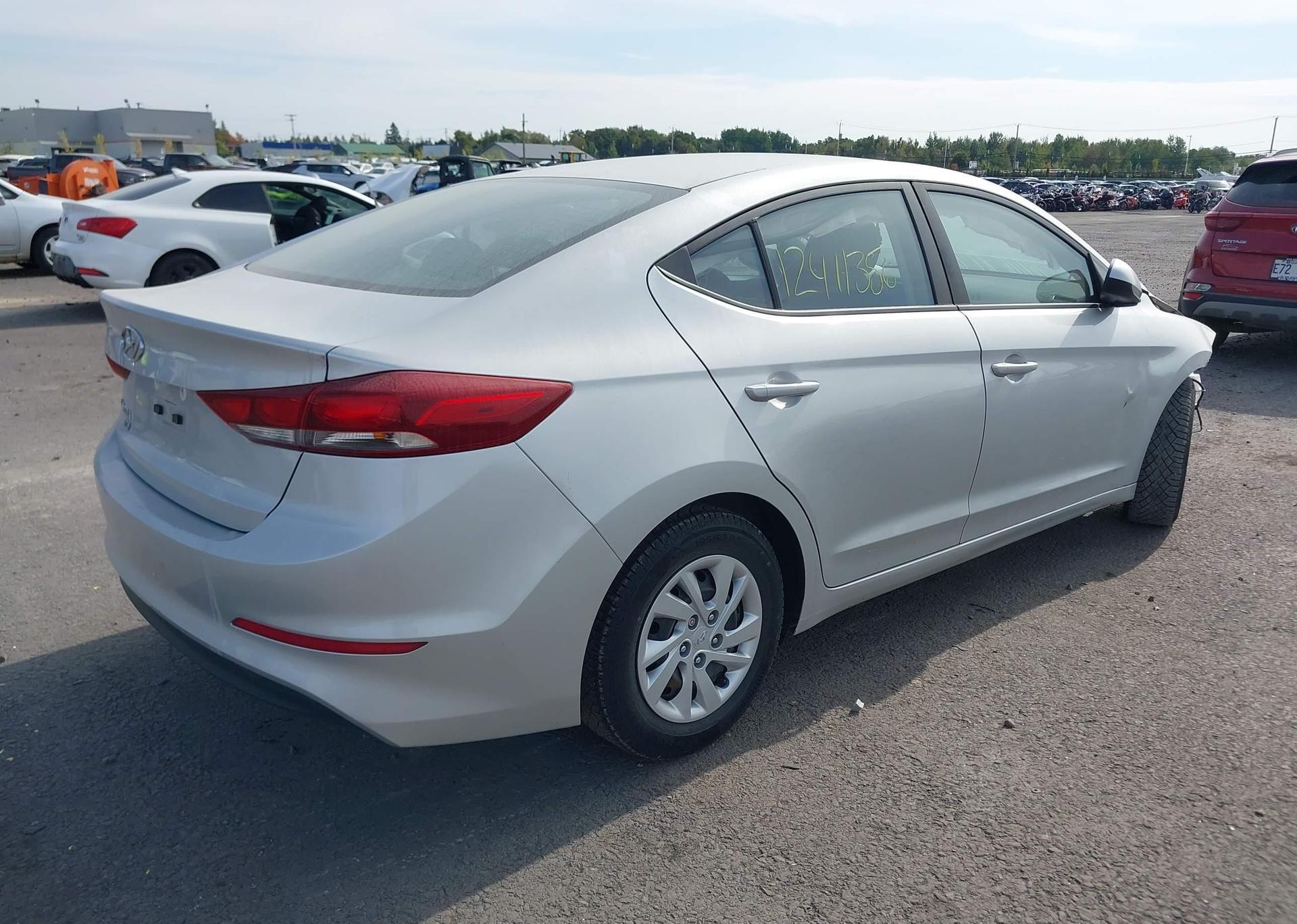 2018 HYUNDAI elantra se