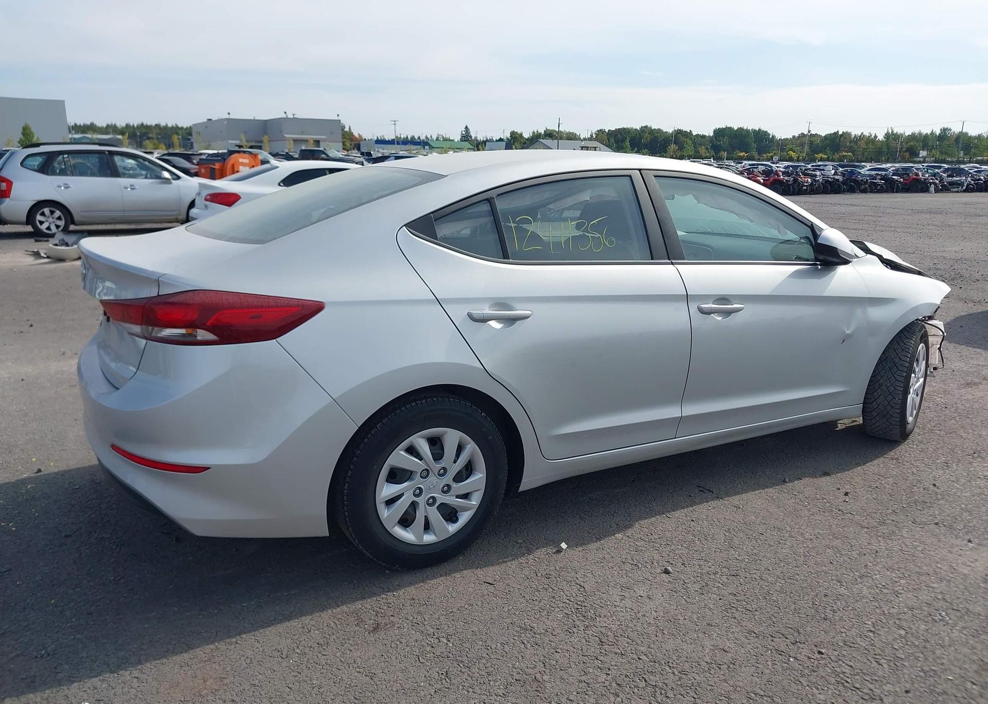 2018 HYUNDAI elantra se