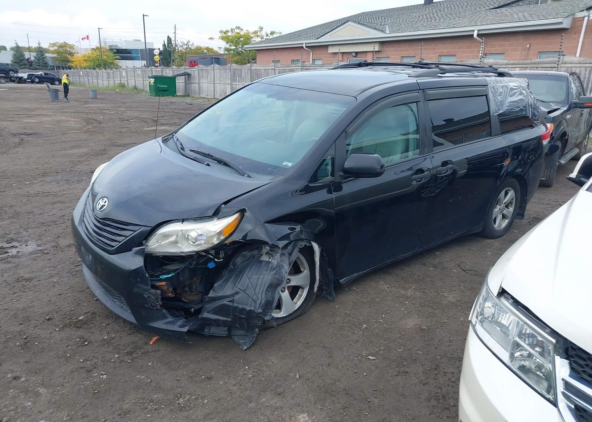 2011 TOYOTA SIENNA