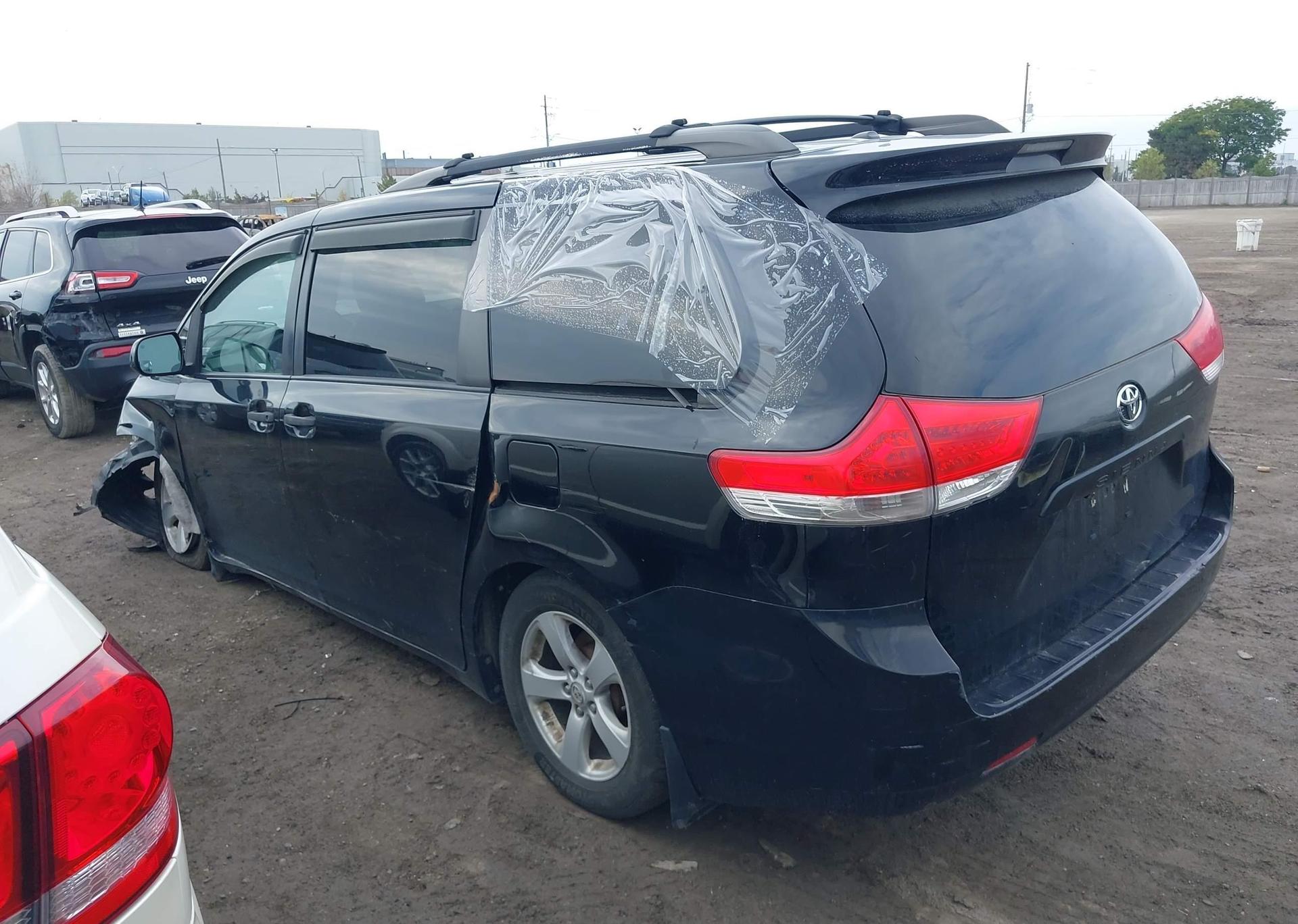 2011 TOYOTA SIENNA