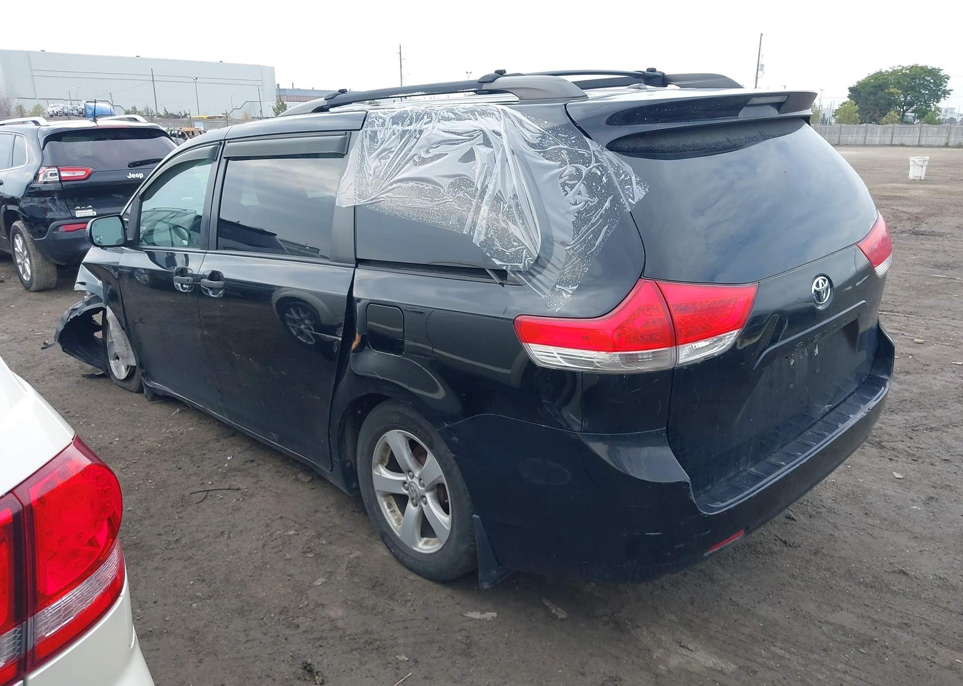2011 TOYOTA SIENNA