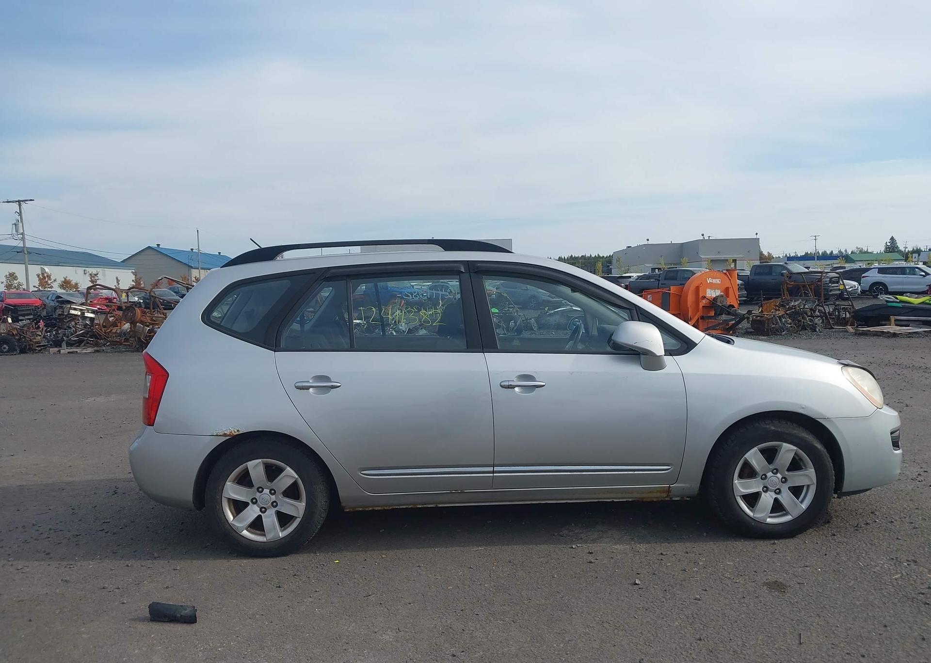 2009 KIA RONDO LX