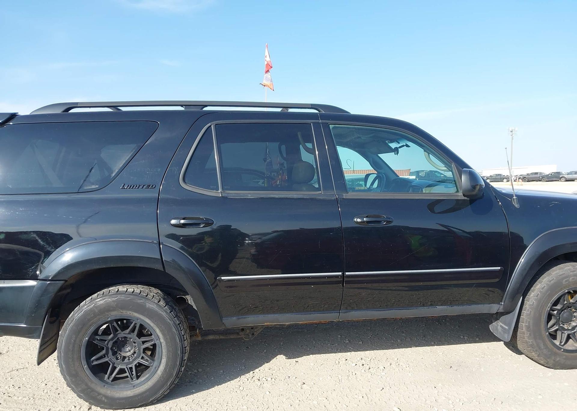 2001 TOYOTA SEQUOIA LIMITED V8