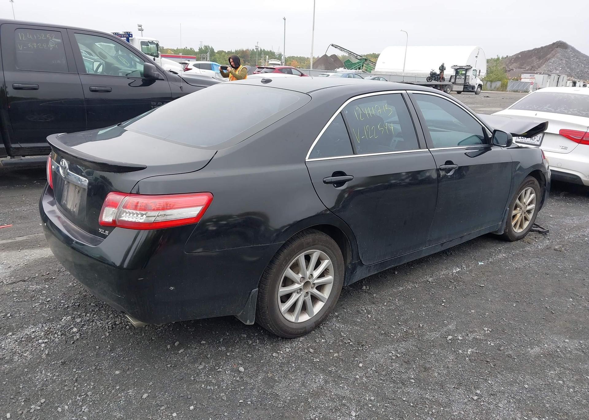 2011 TOYOTA CAMRY