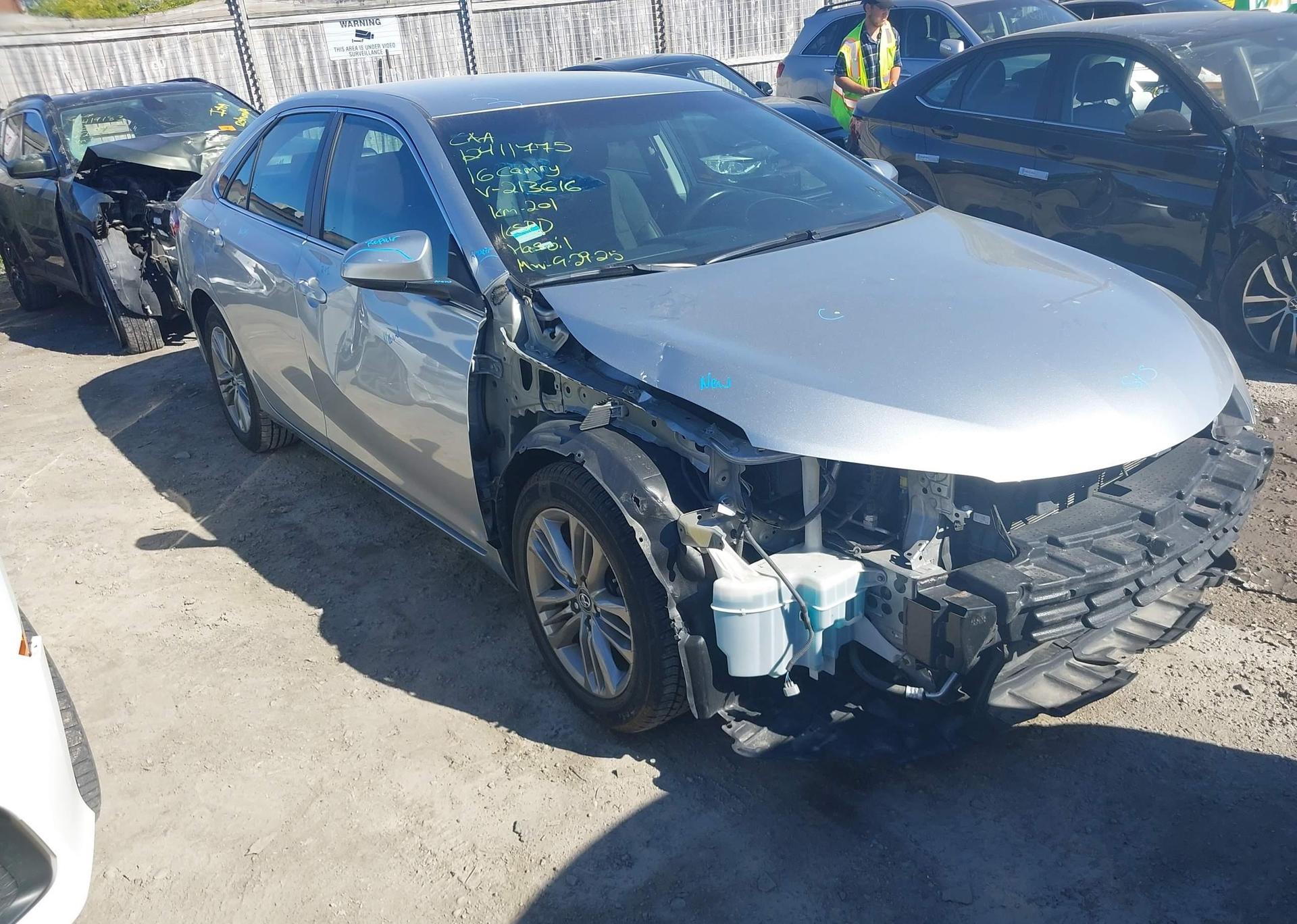 2016 TOYOTA CAMRY LE
