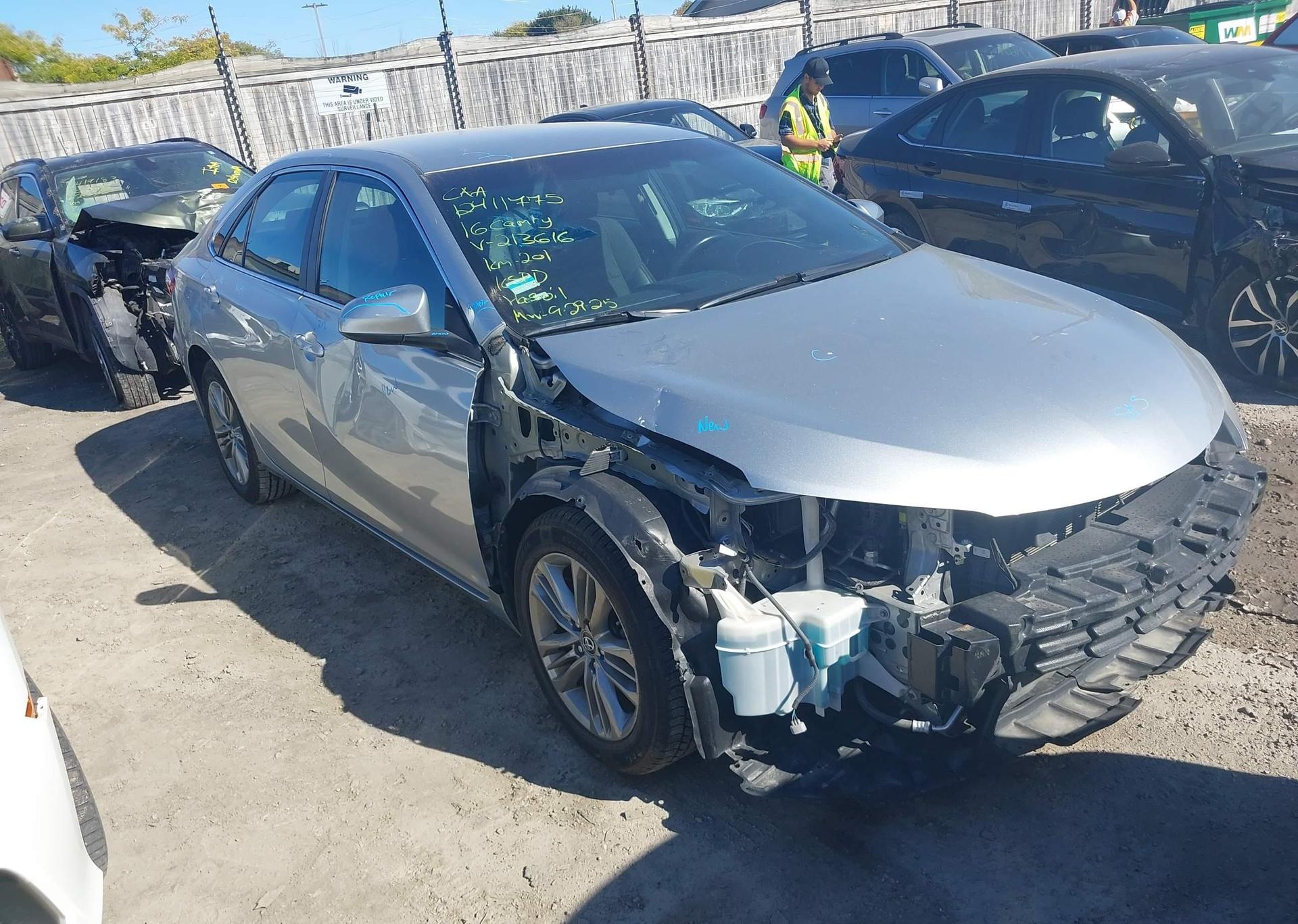 2016 TOYOTA CAMRY LE