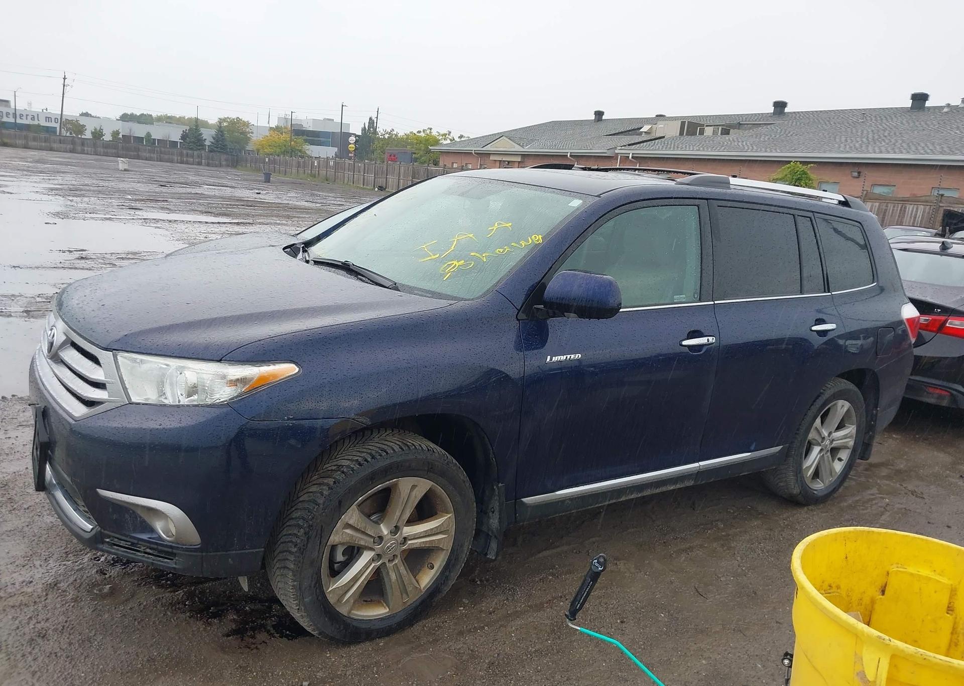2011 TOYOTA HIGHLANDER LIMITED