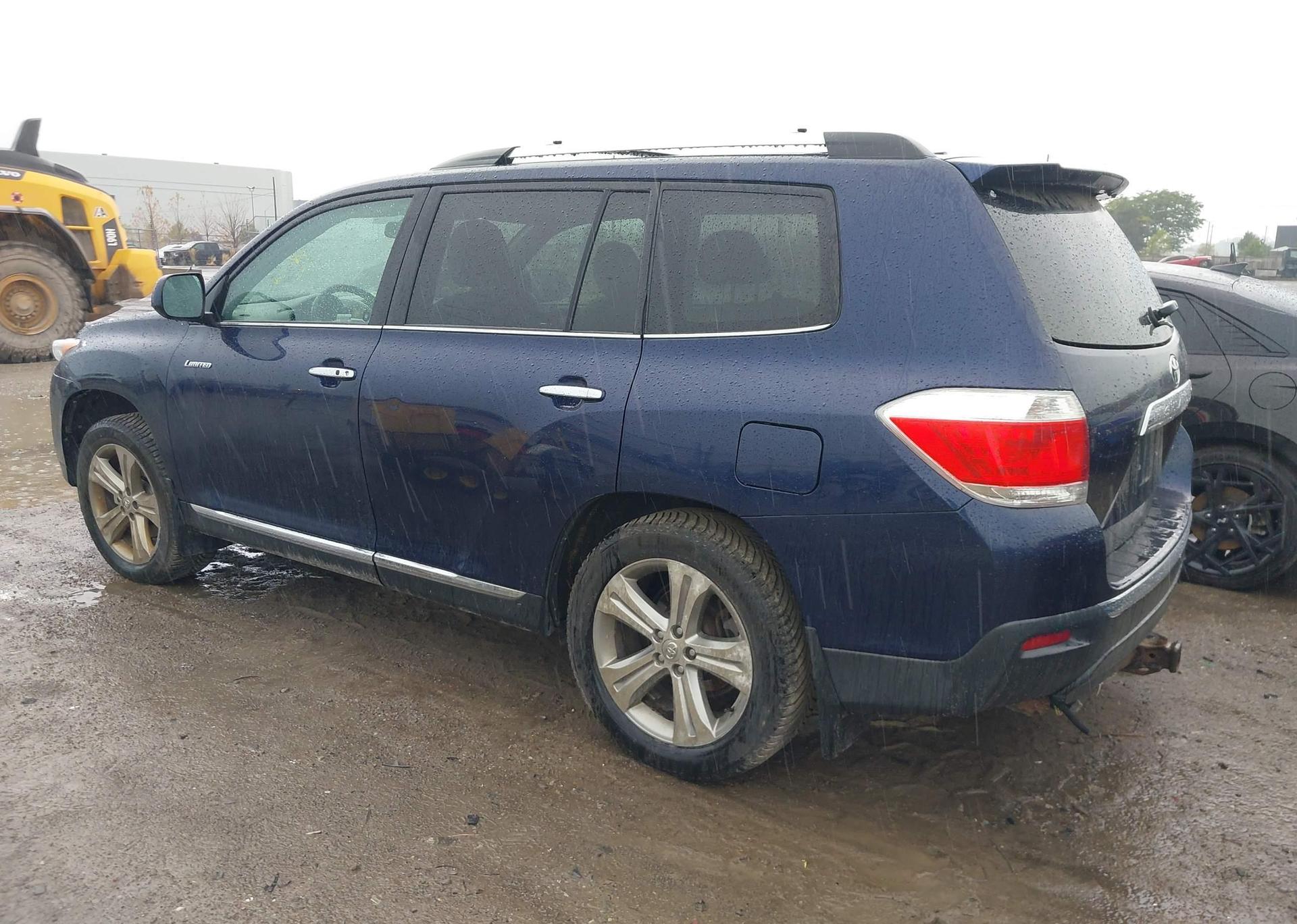 2011 TOYOTA HIGHLANDER LIMITED