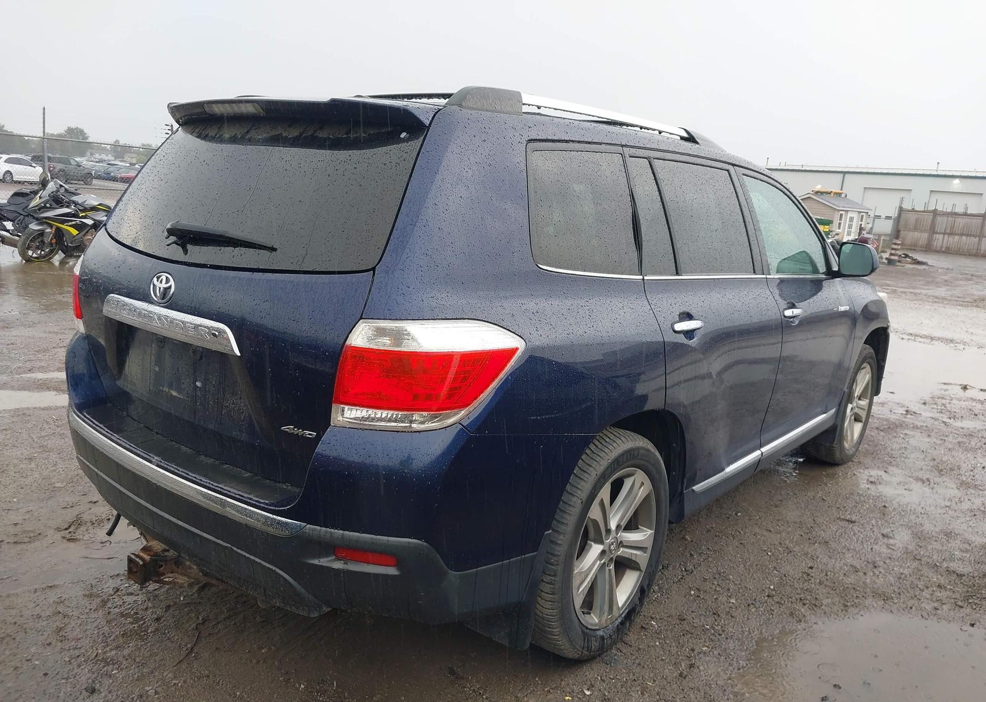 2011 TOYOTA HIGHLANDER LIMITED