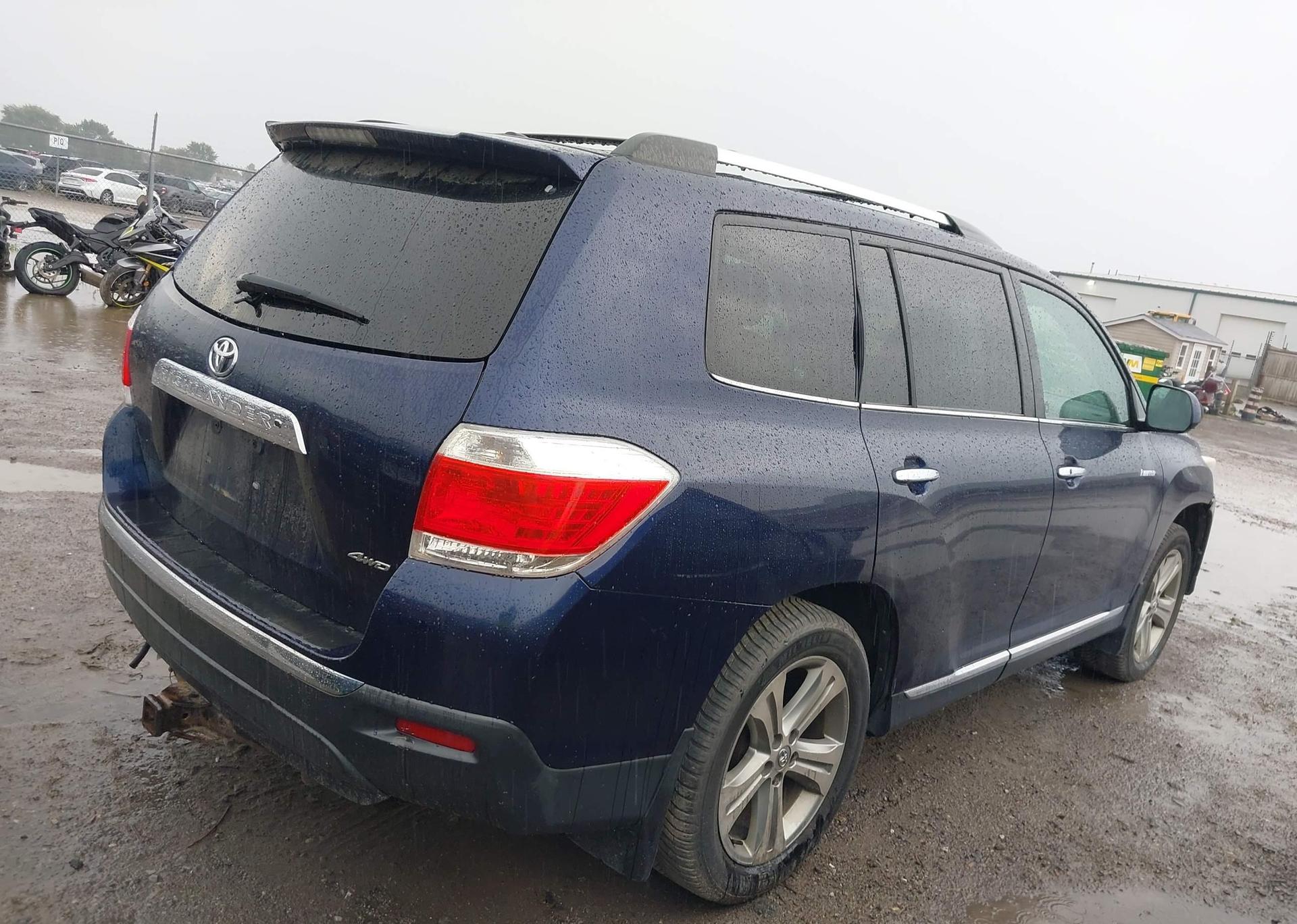 2011 TOYOTA HIGHLANDER LIMITED
