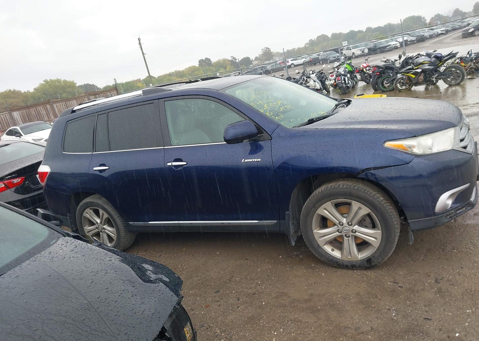 2011 TOYOTA HIGHLANDER LIMITED