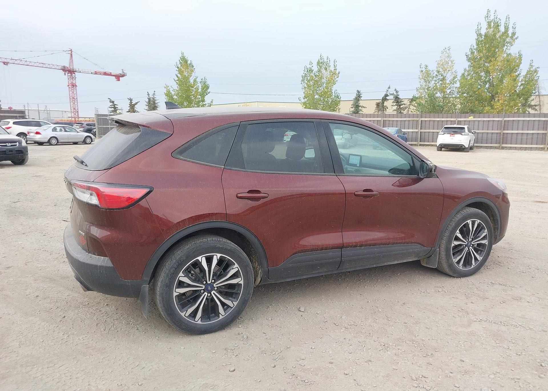 2021 FORD ESCAPE SE