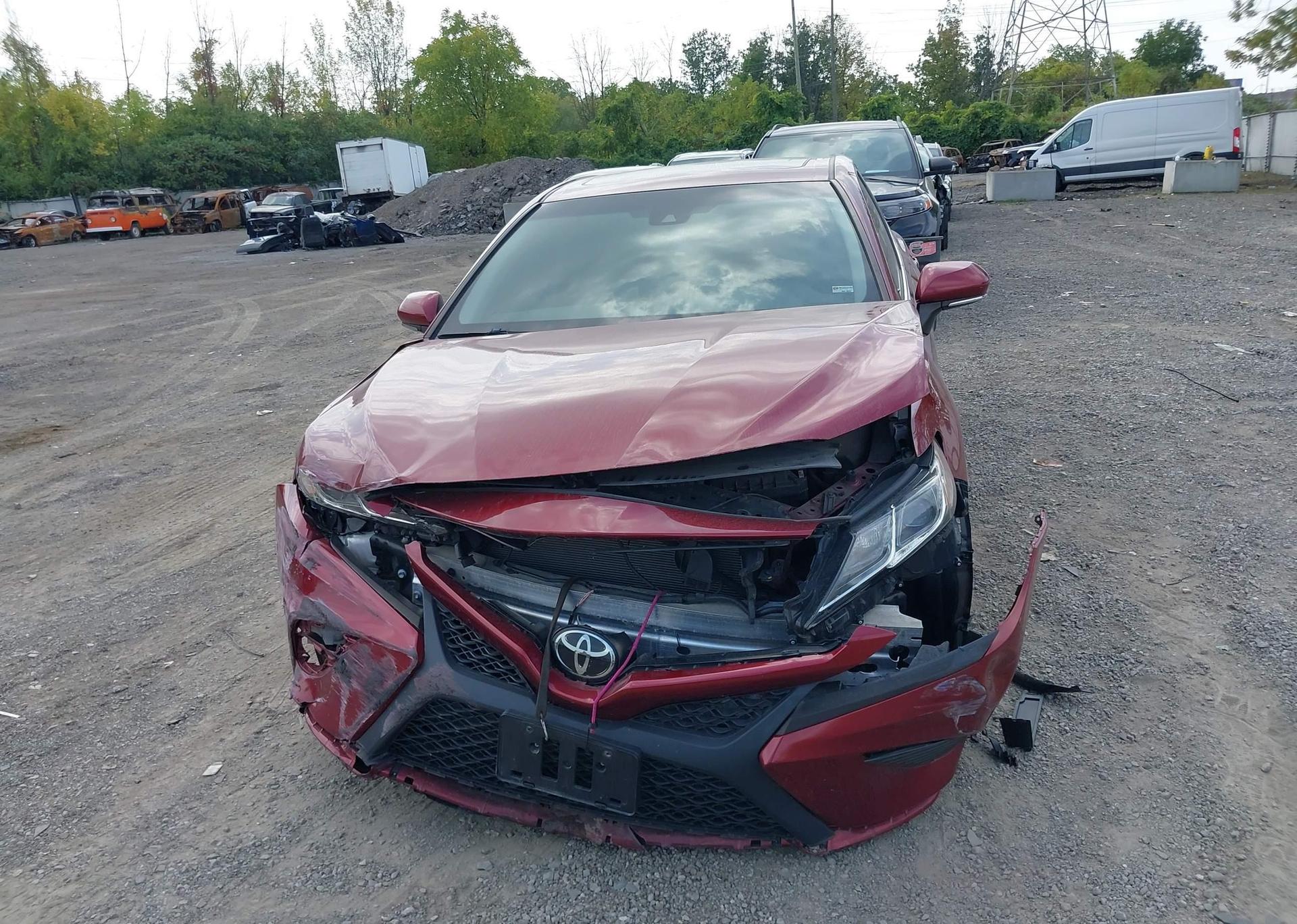 2018 TOYOTA CAMRY SE