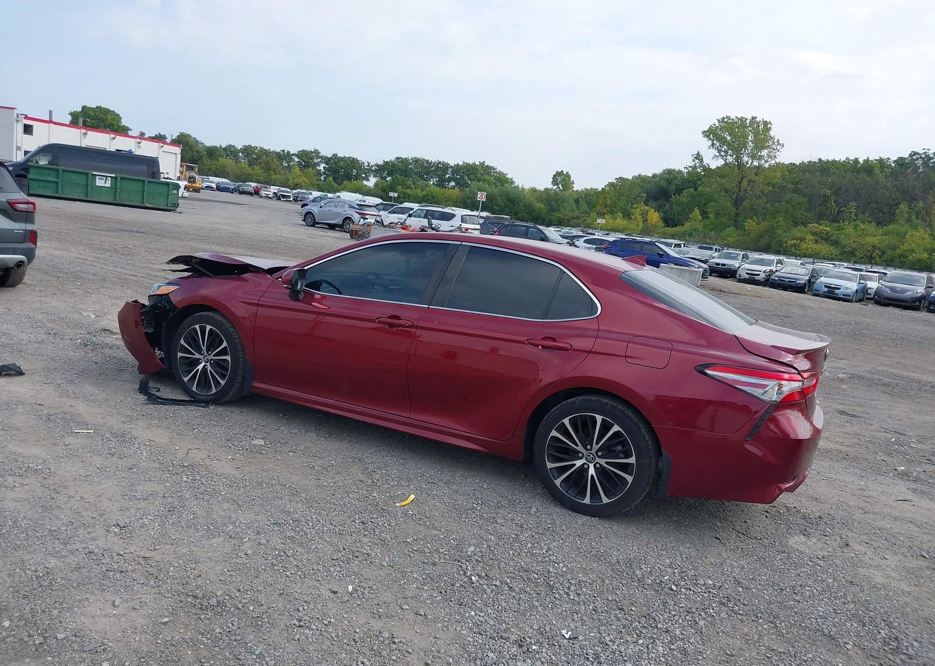 2018 TOYOTA CAMRY SE