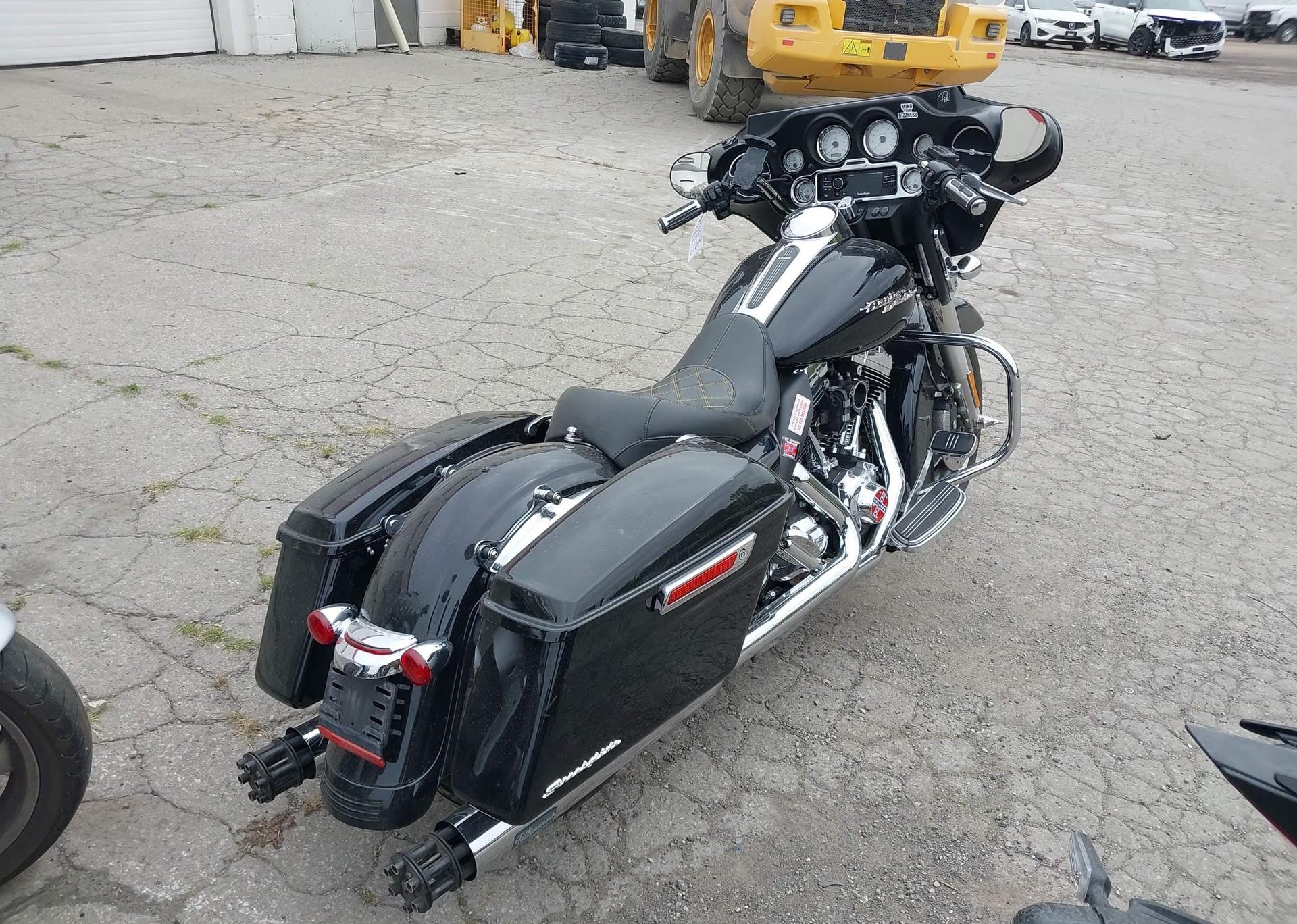 2010 HARLEY-DAVIDSON FLHX