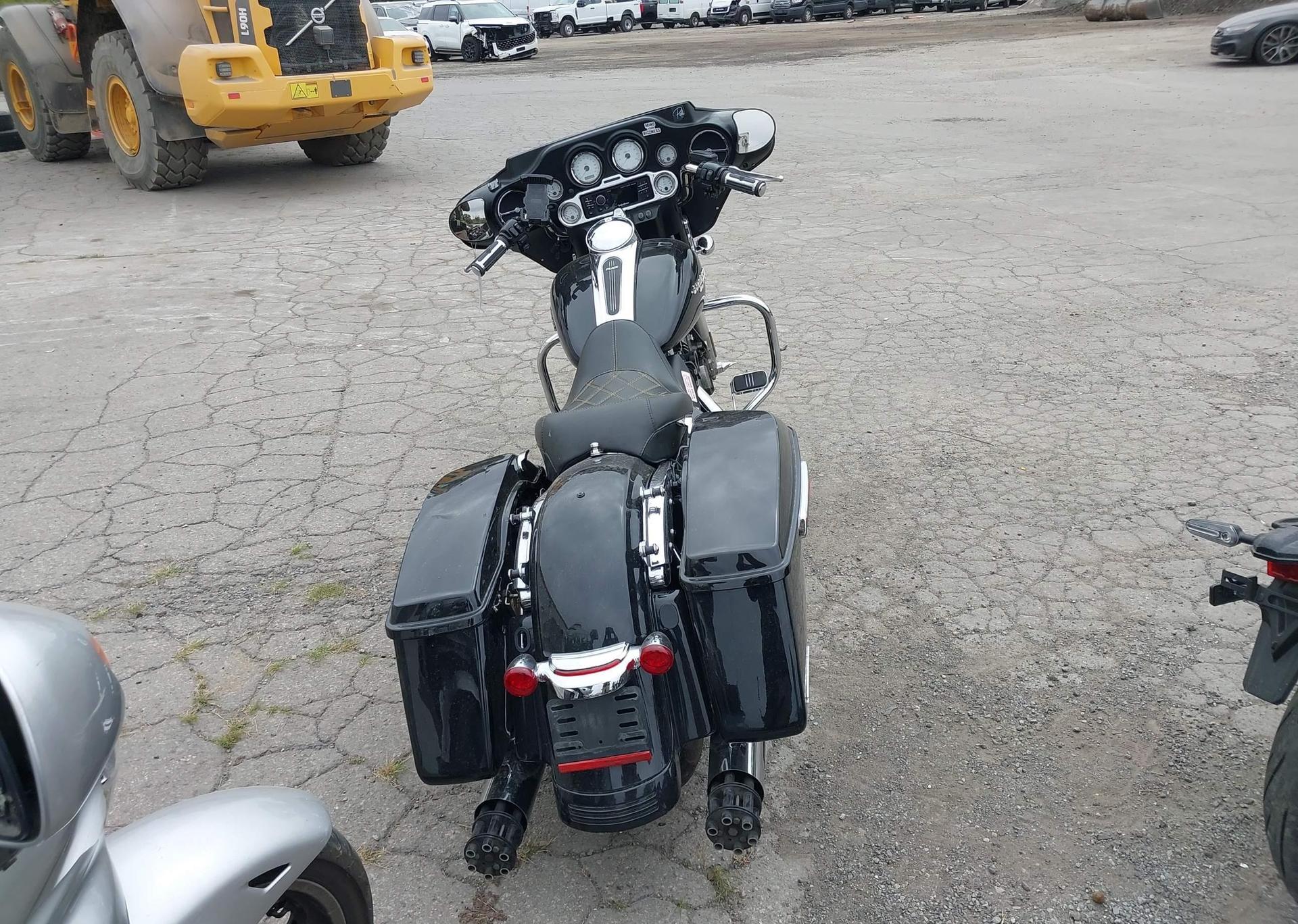 2010 HARLEY-DAVIDSON FLHX