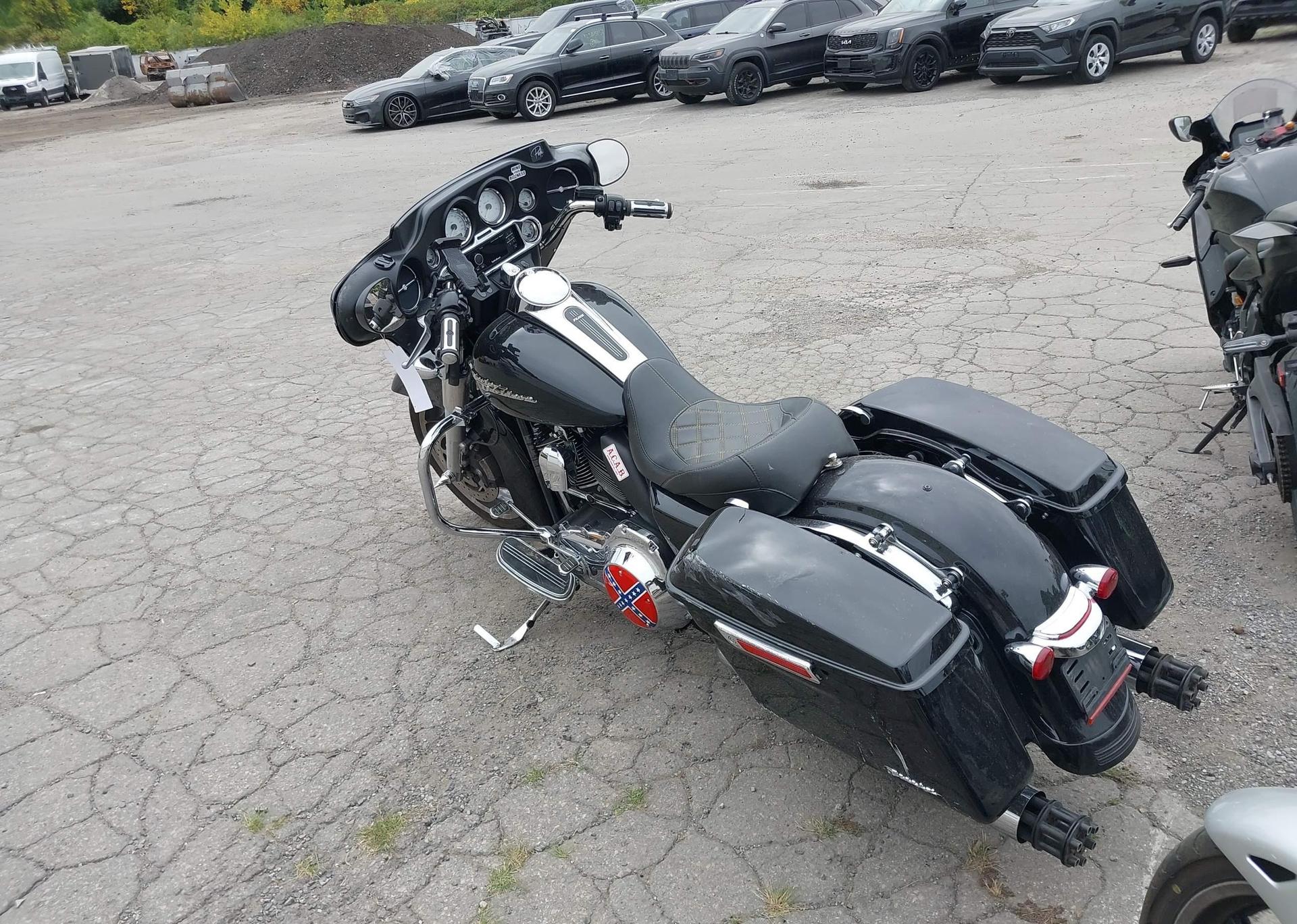 2010 HARLEY-DAVIDSON FLHX