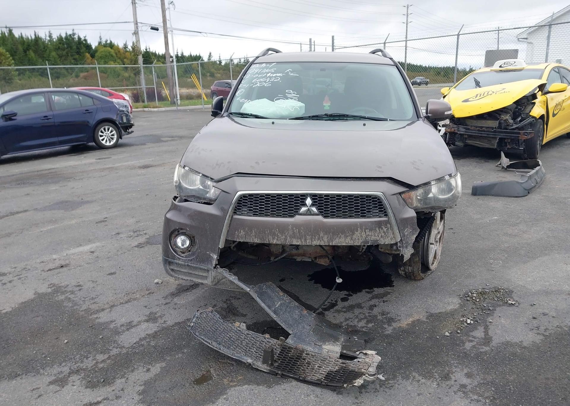 2012 MITSUBISHI OUTLANDER SE