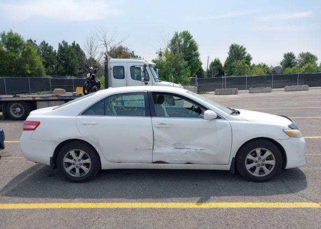 2011 TOYOTA CAMRY SE