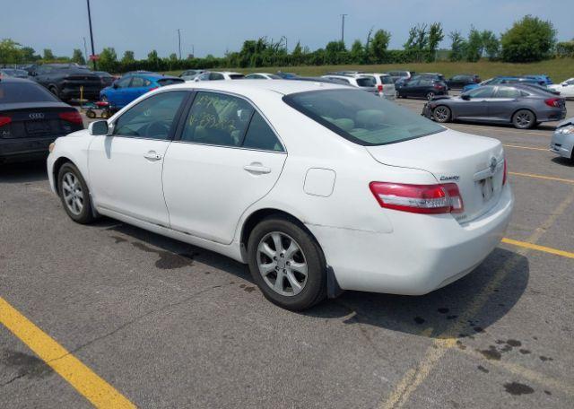 2011 TOYOTA CAMRY SE