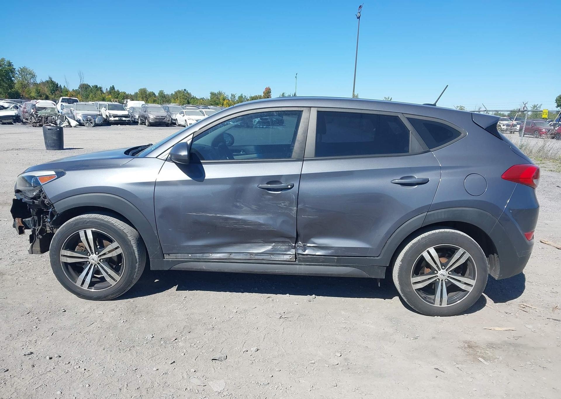 2016 HYUNDAI TUCSON SE