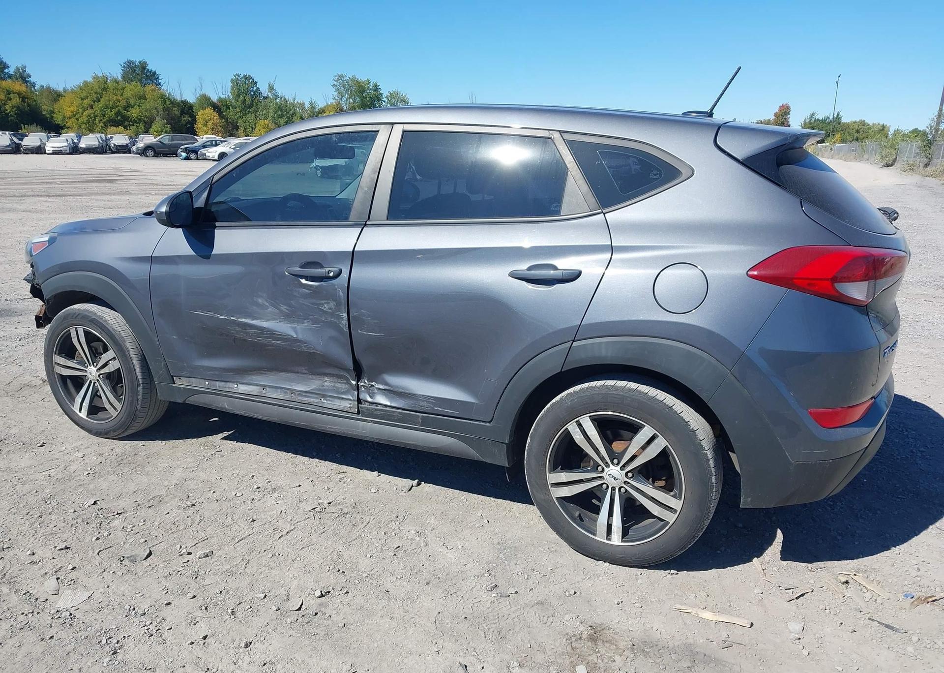 2016 HYUNDAI TUCSON SE