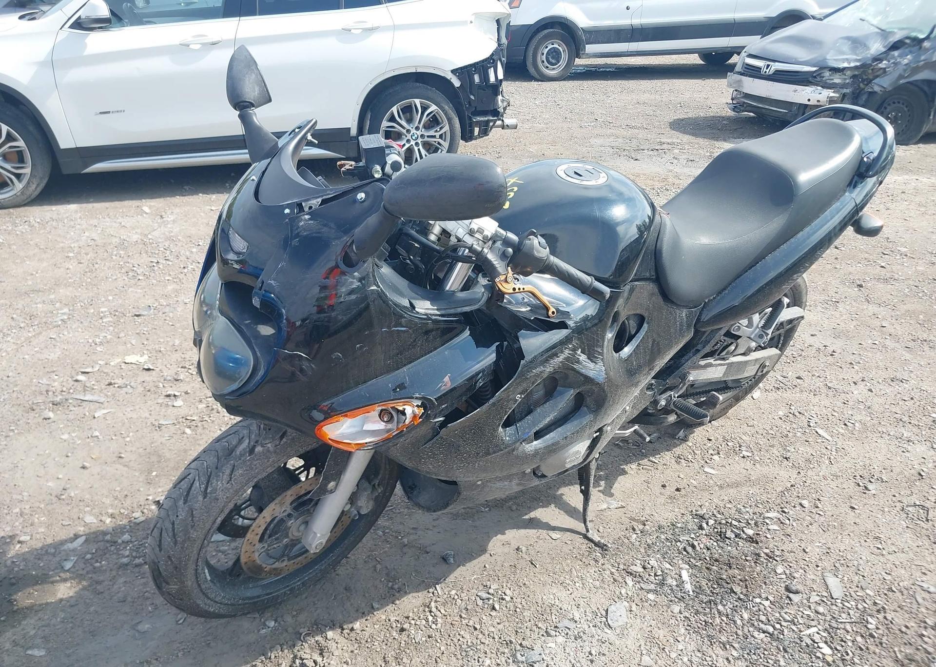 2003 SUZUKI GSX600 F