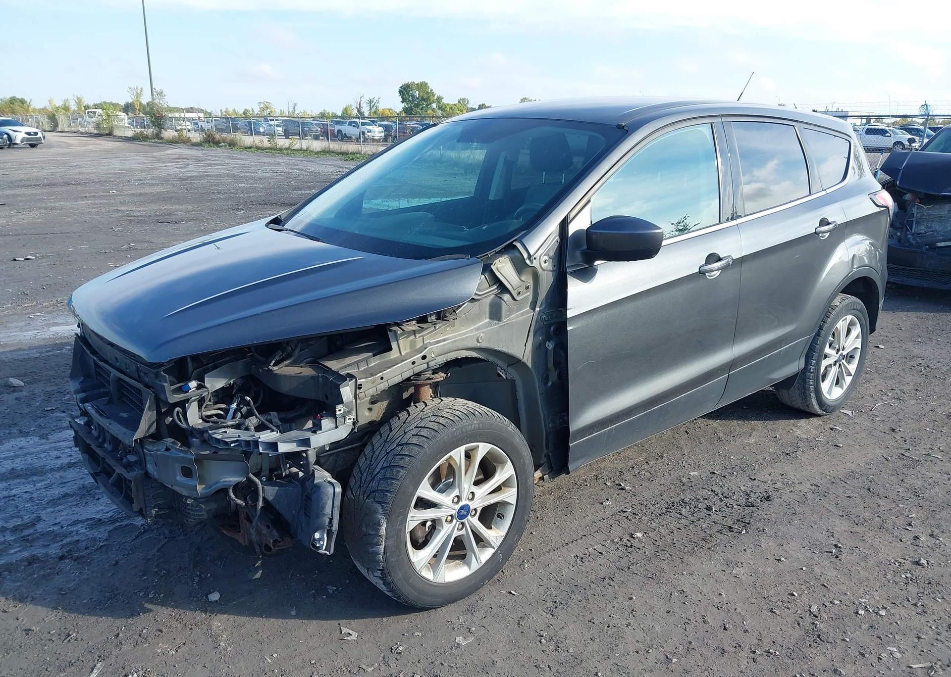 2017 FORD ESCAPE SE
