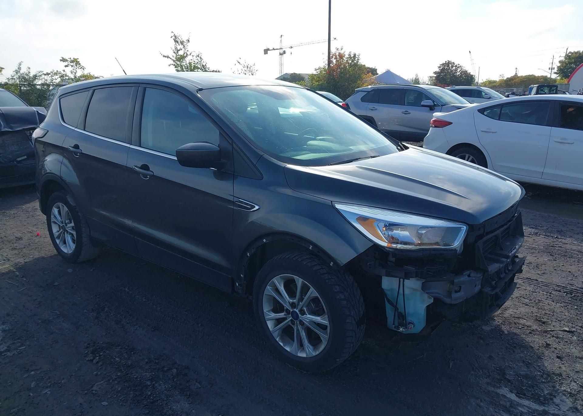 2017 FORD ESCAPE SE