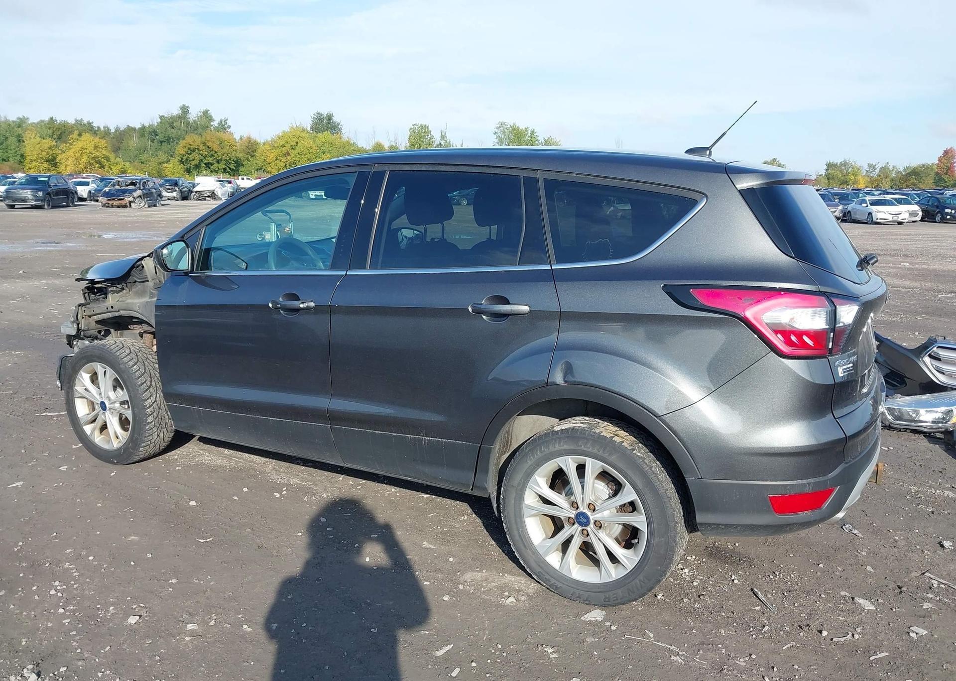 2017 FORD ESCAPE SE